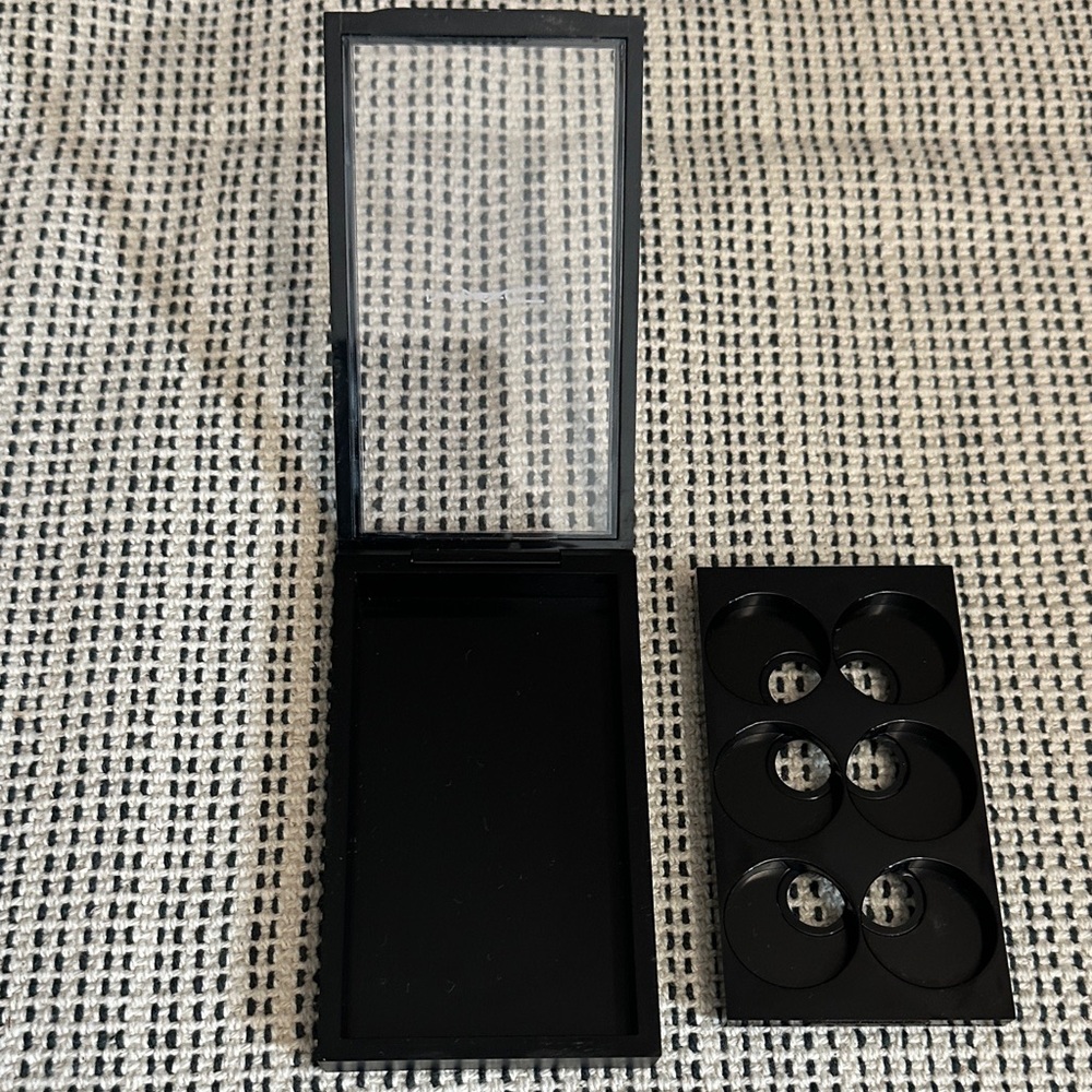 MAC Refillable Palette + 6 Eyeshadow insert